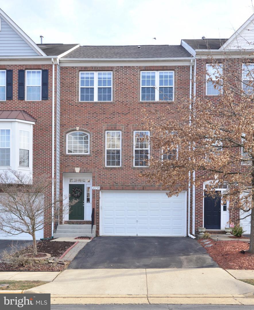 43799 Maison Blanc Square - Photo 1