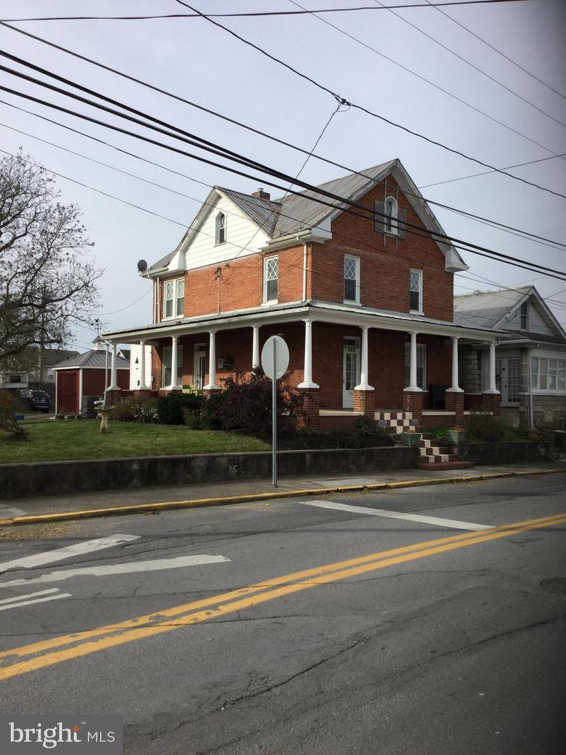 607 Race Street - Photo 1
