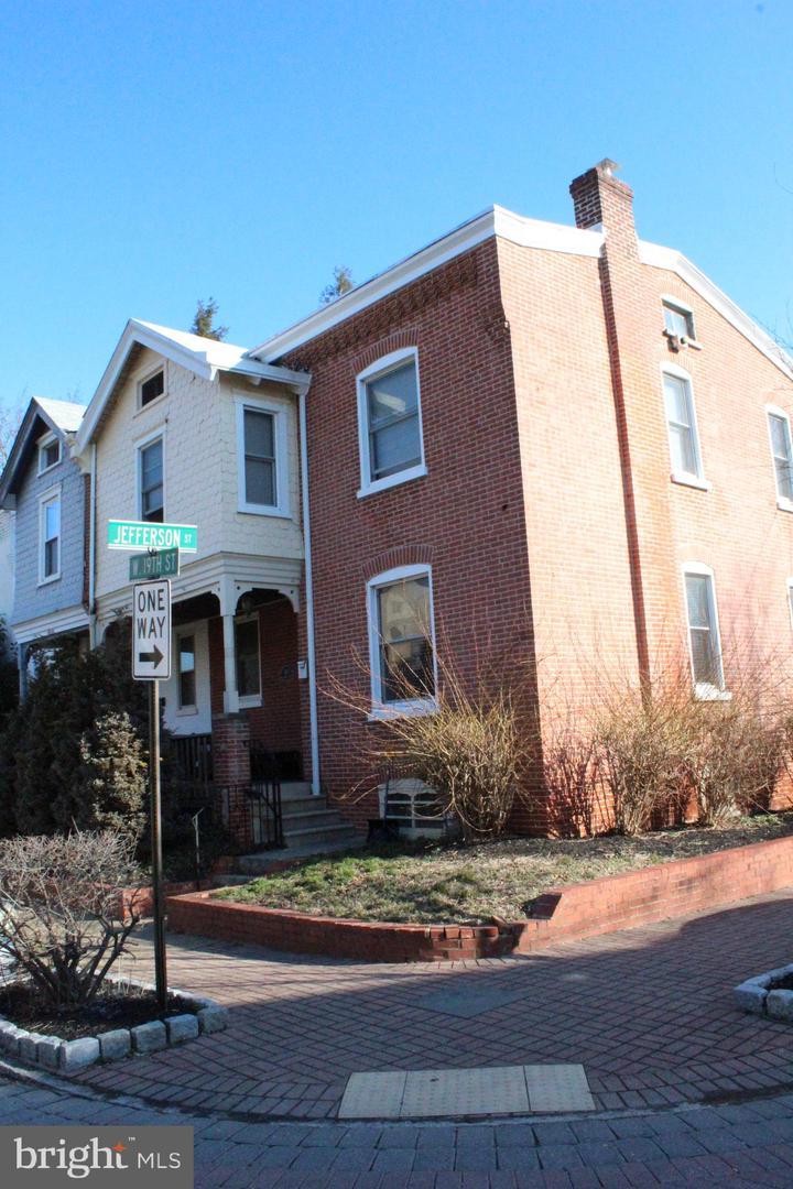 401 19TH Street - Photo 1