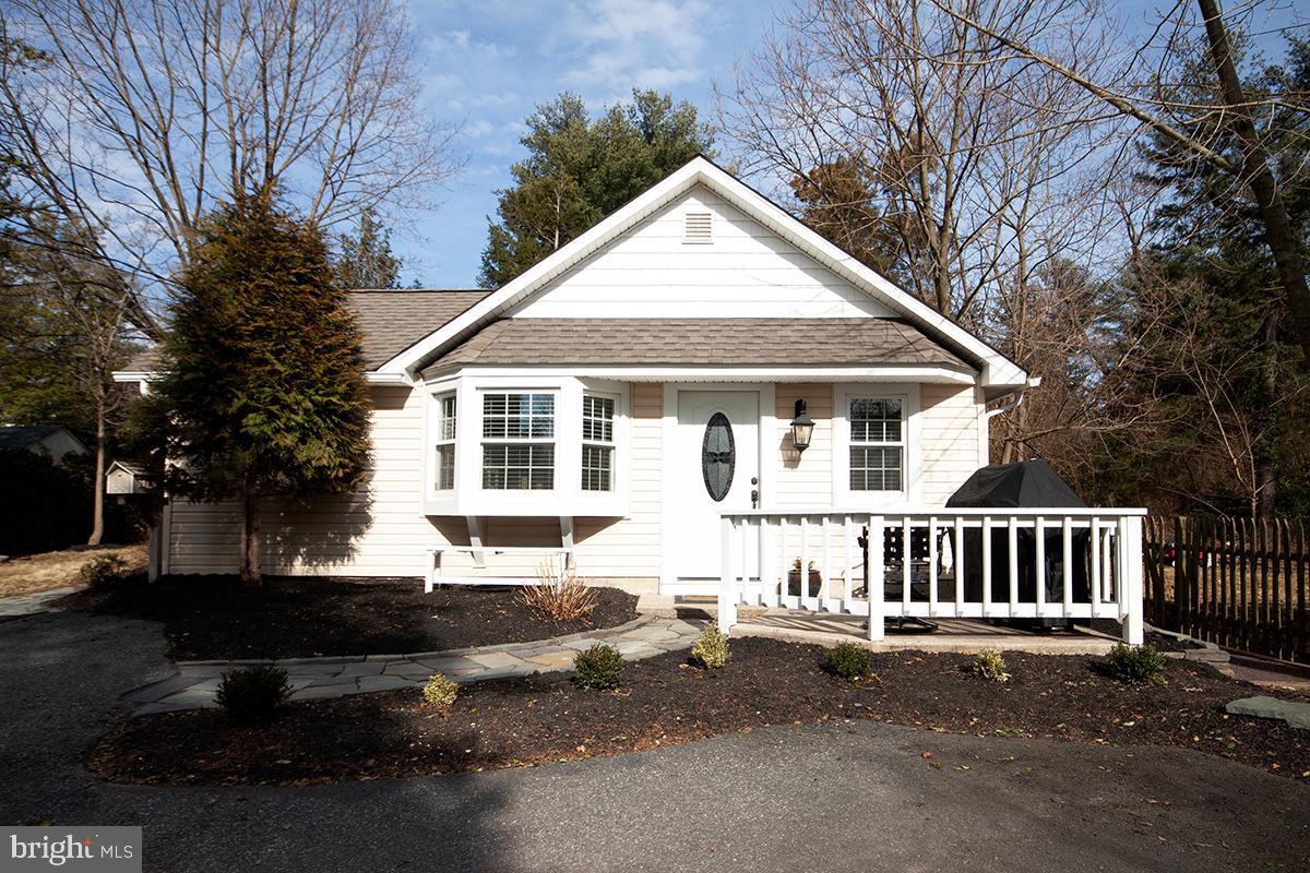 115 Oakcrest Avenue - Photo 1
