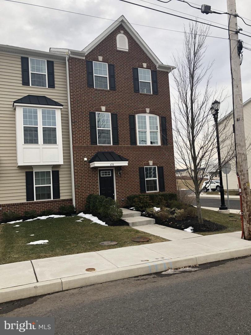 658 Chestnut Street - Photo 1
