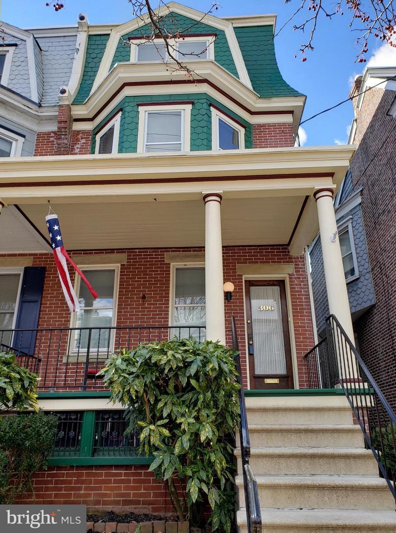 306 14TH Street - Photo 1