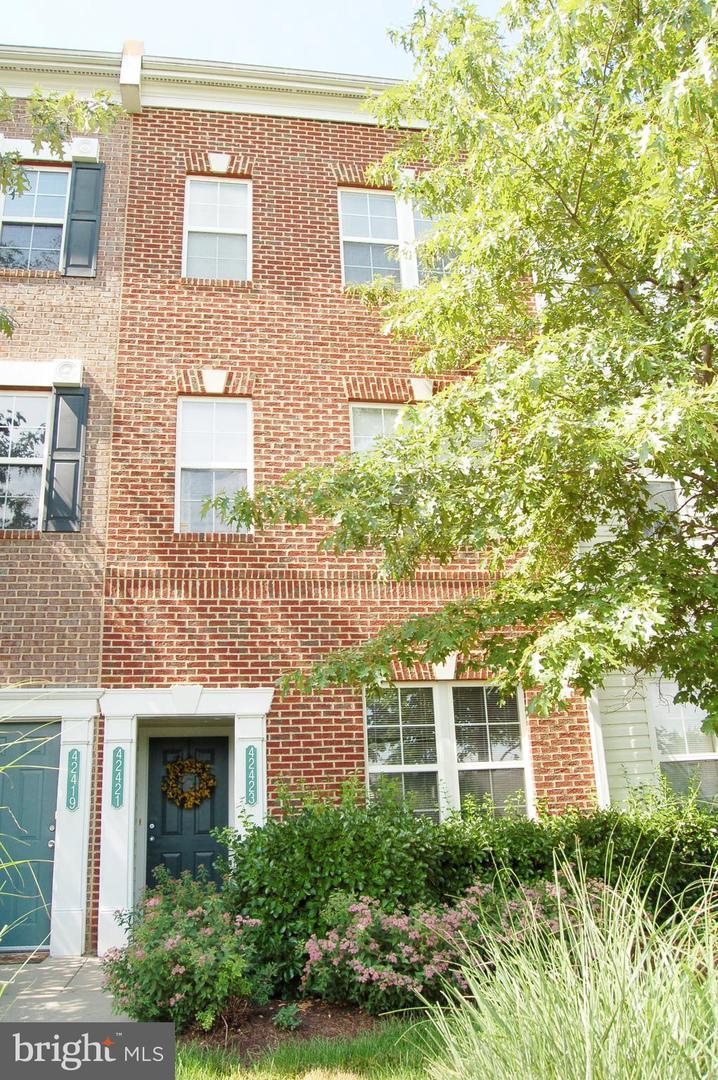 42421 Goldenseal Square - Photo 1