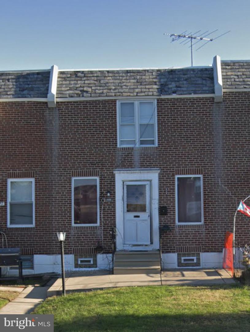 2049 Devereaux Avenue - Photo 1