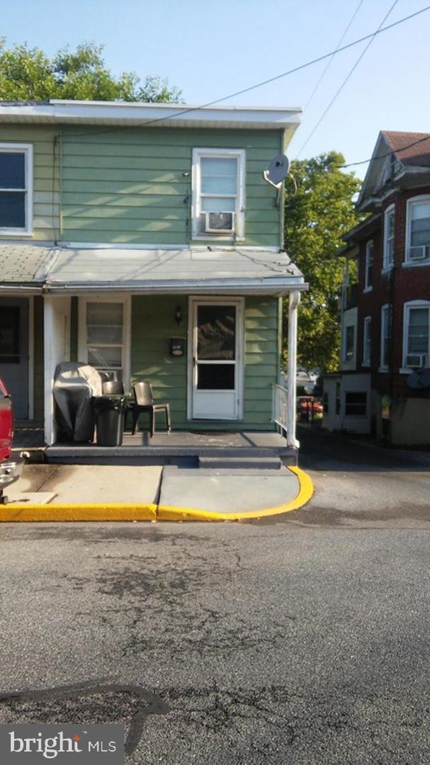 1619 Center Street - Photo 1