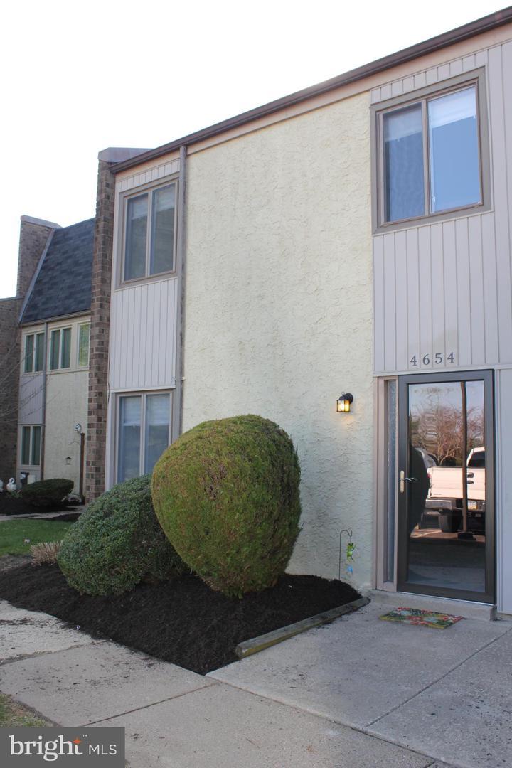 4654 Essex Court - Photo 1