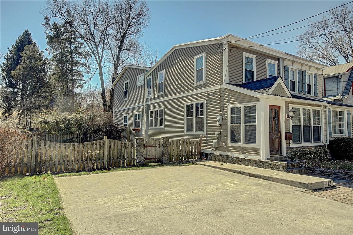 112 Estaugh Avenue - Photo 1