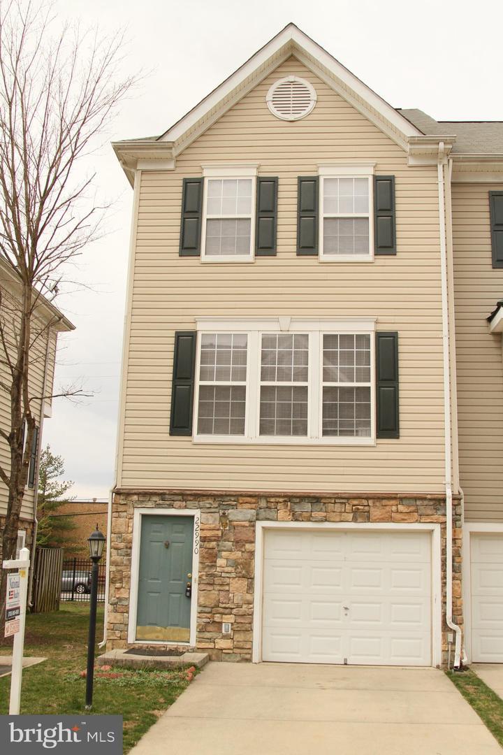 22990 Fontwell Square - Photo 1