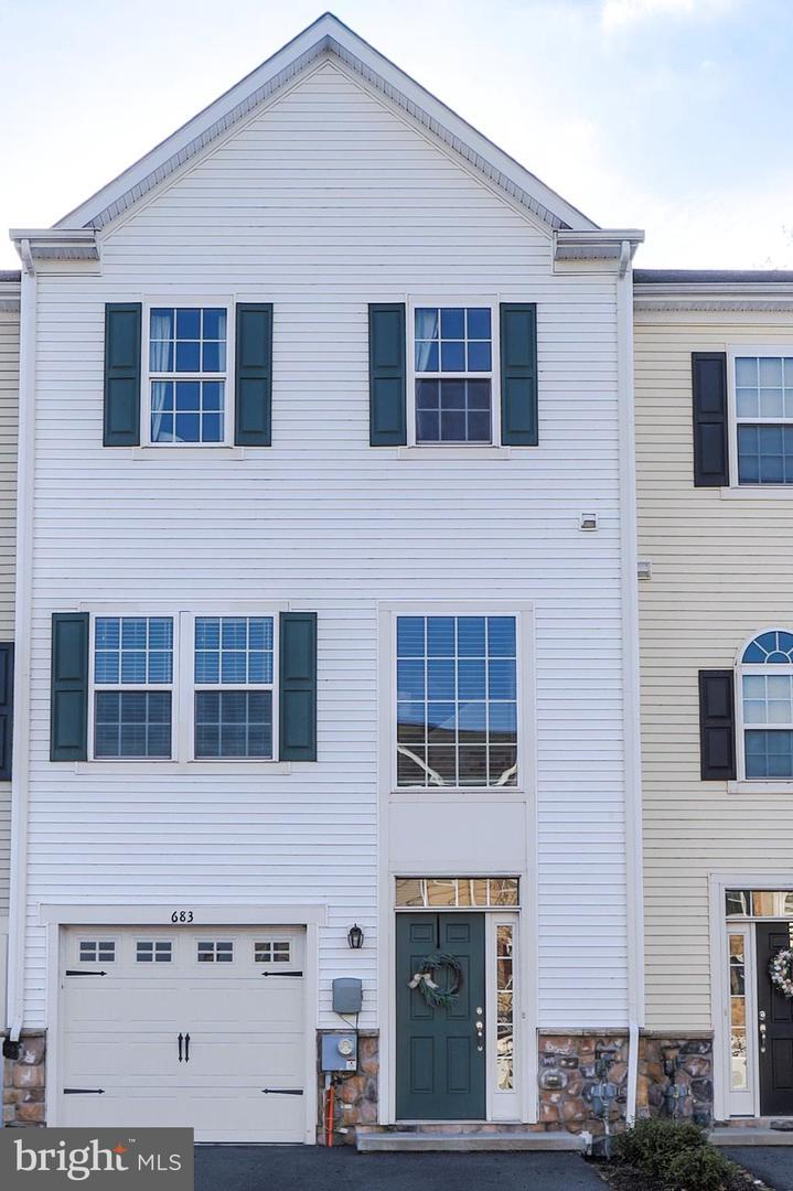 683 Jacobsen Circle - Photo 1