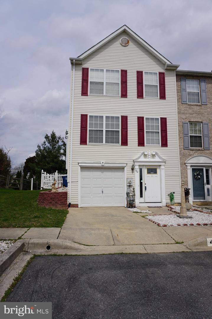 40 Versailles Court - Photo 1