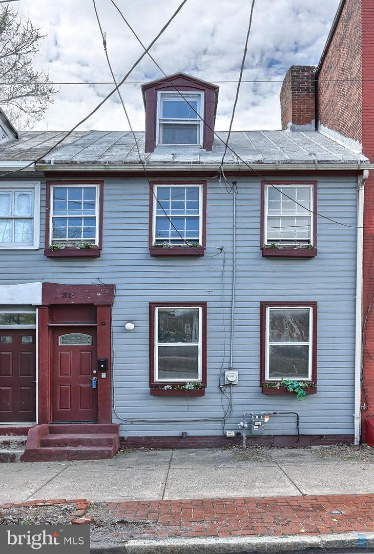 316 2ND Street - Photo 1