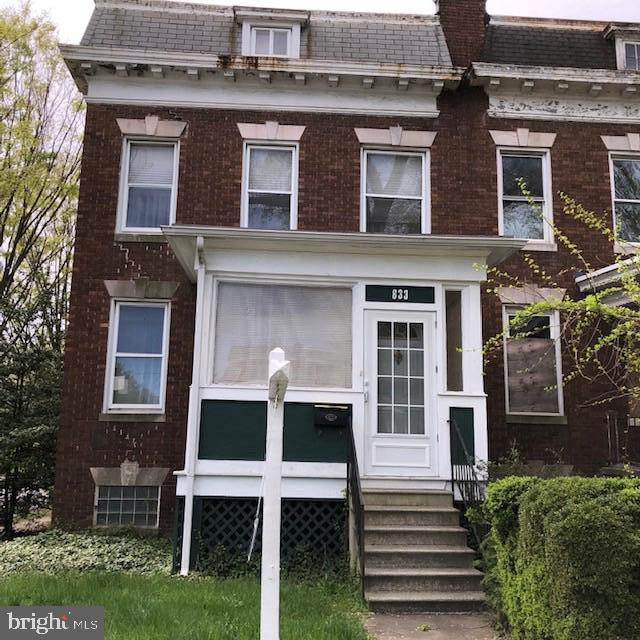 833 33RD Street - Photo 1
