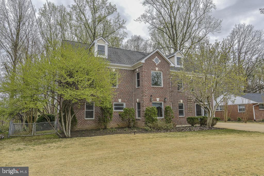 5620 Inverchapel Road - Photo 1
