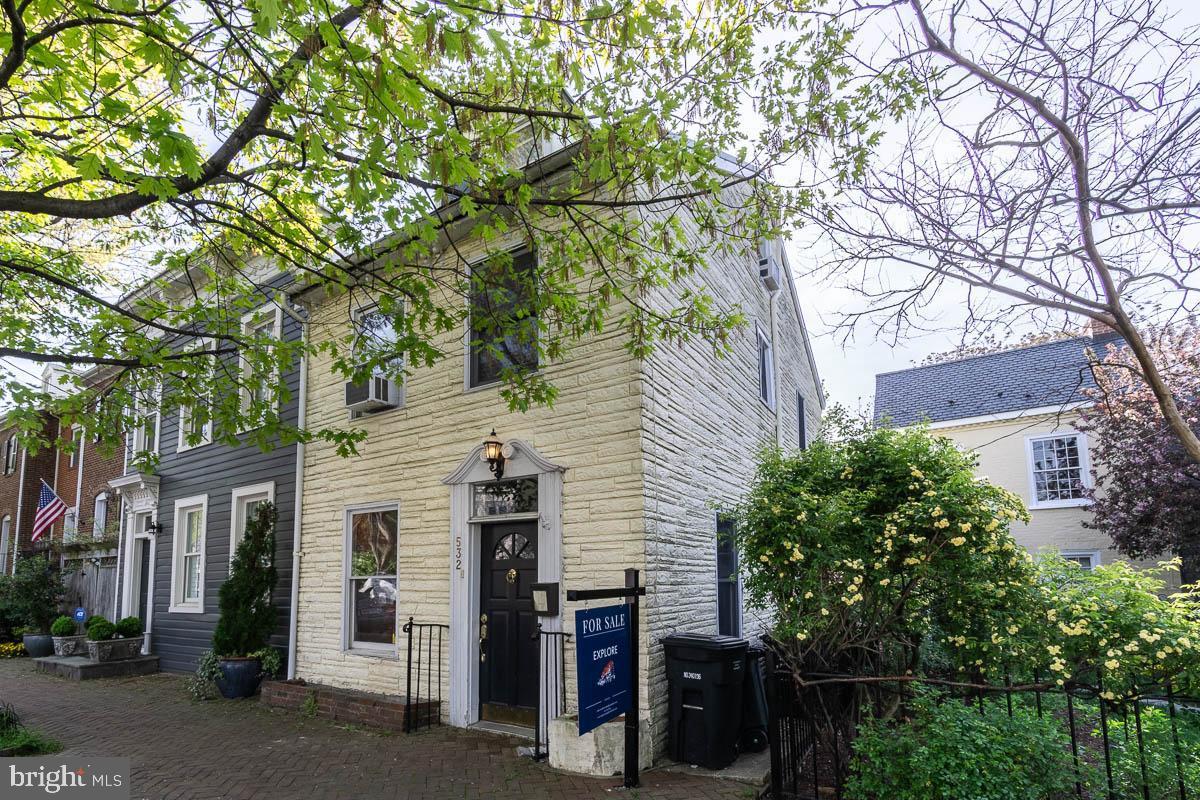 532 Columbus Street - Photo 1