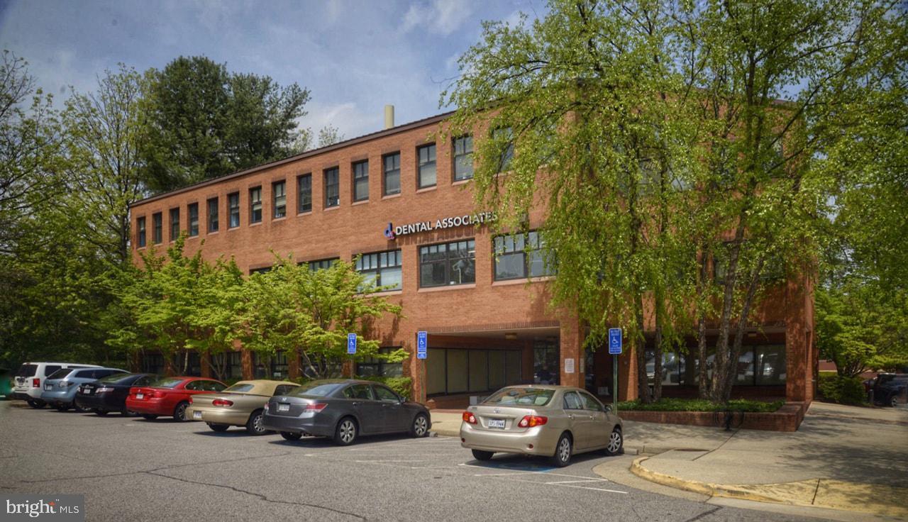 6035 Burke Centre Parkway - Photo 1