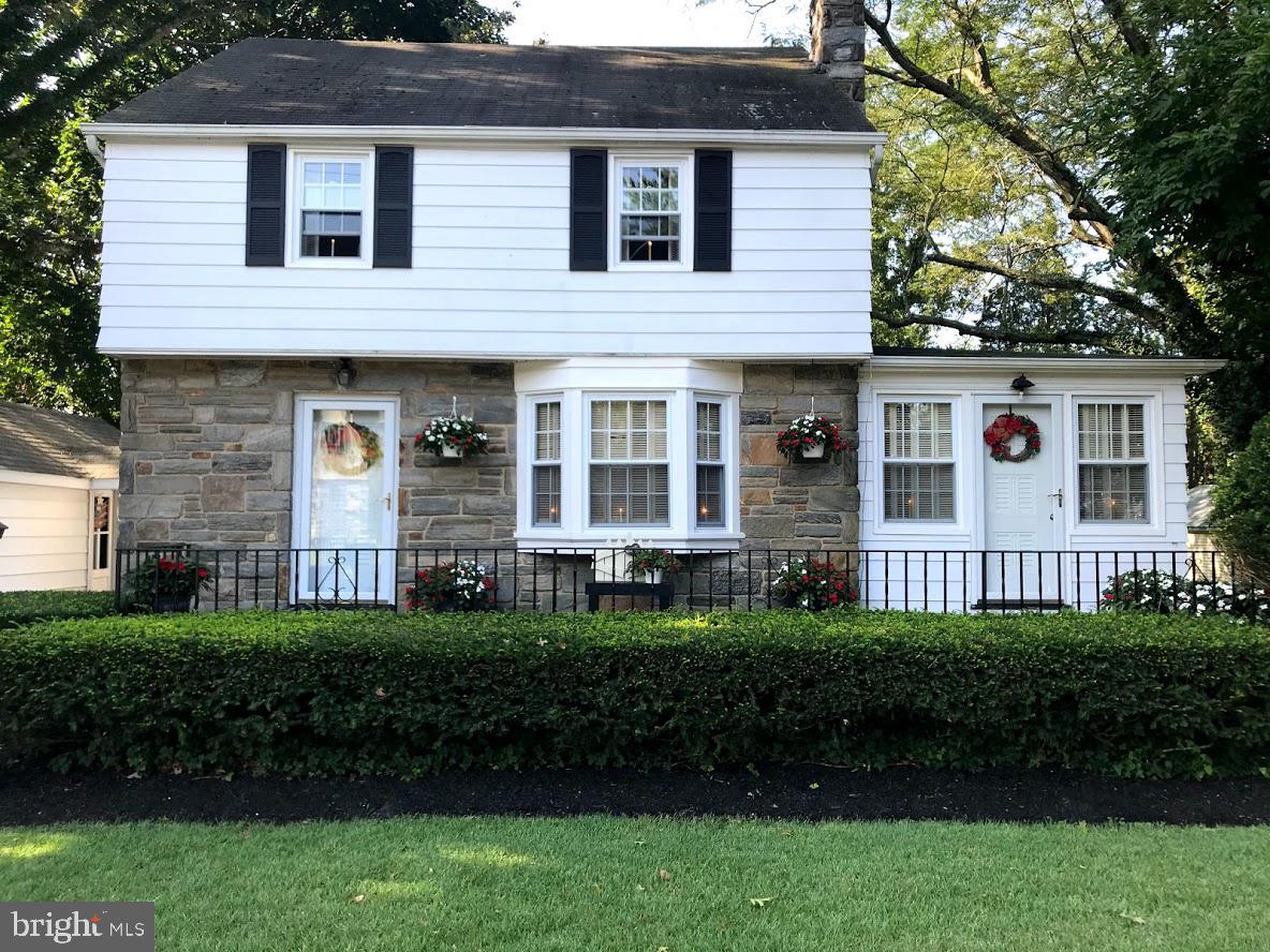 82 University Avenue - Photo 1
