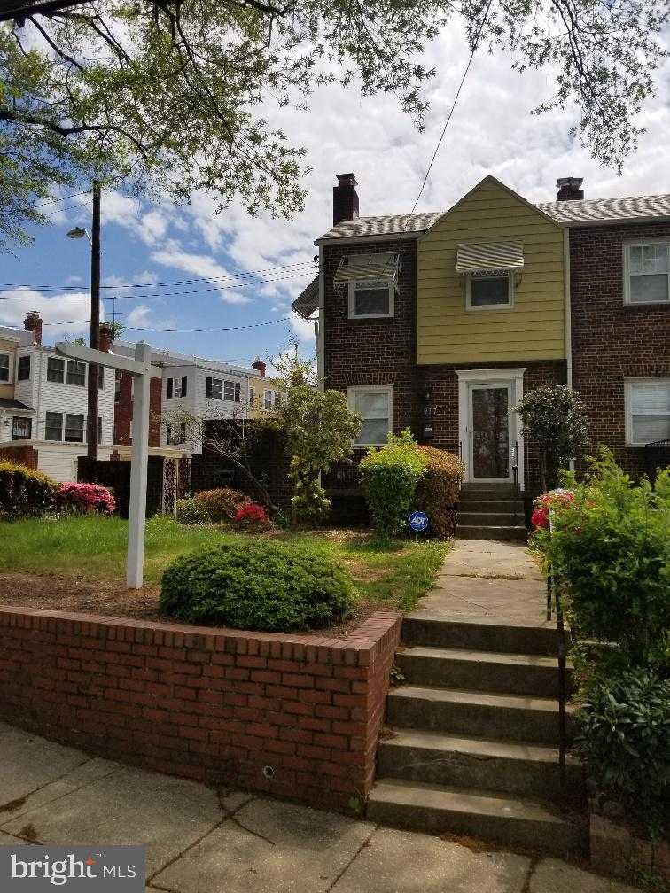 917 Varnum Street - Photo 1