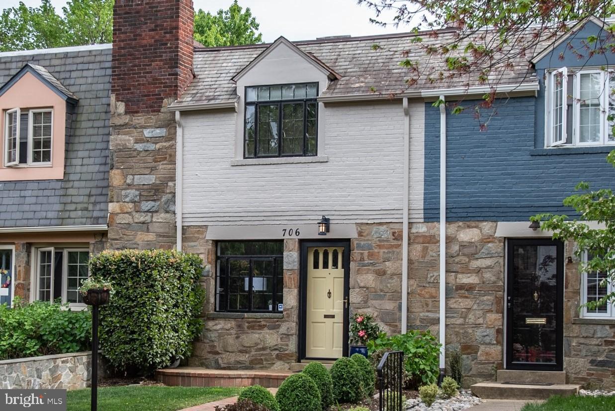 706 Devon Place - Photo 1