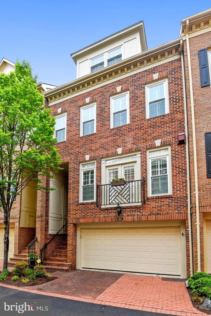 819 Rivergate Place - Photo 1