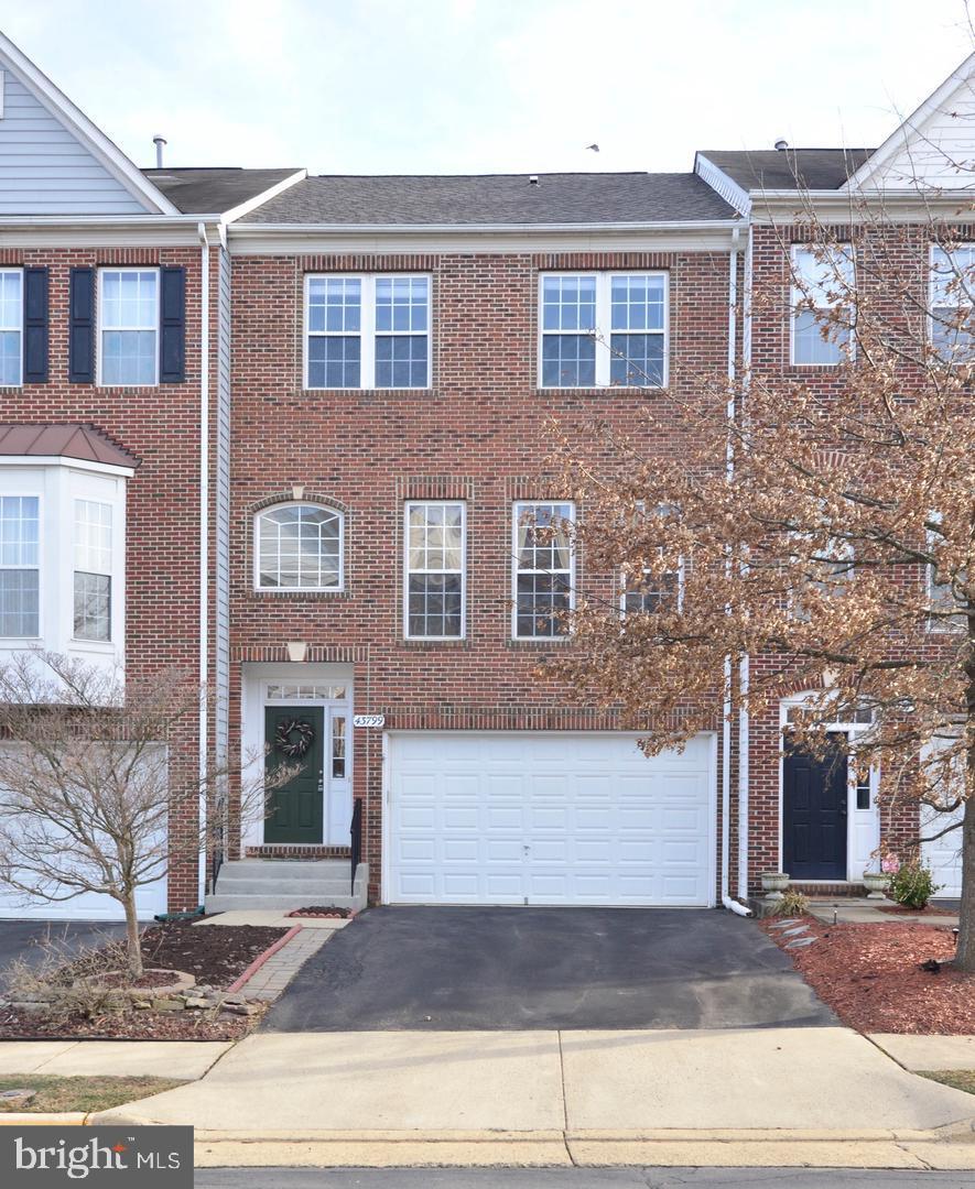 43799 Maison Blanc Square - Photo 1