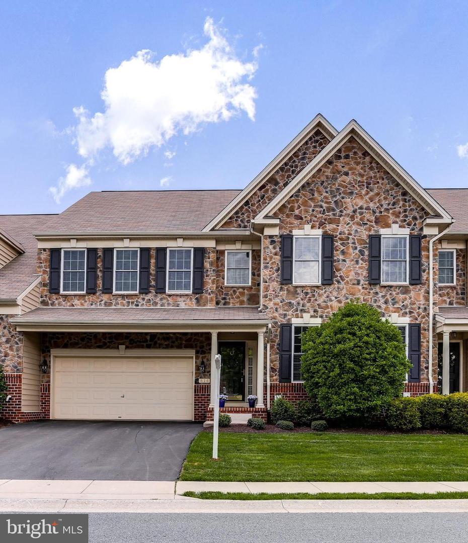 814 Bridle Path - Photo 1
