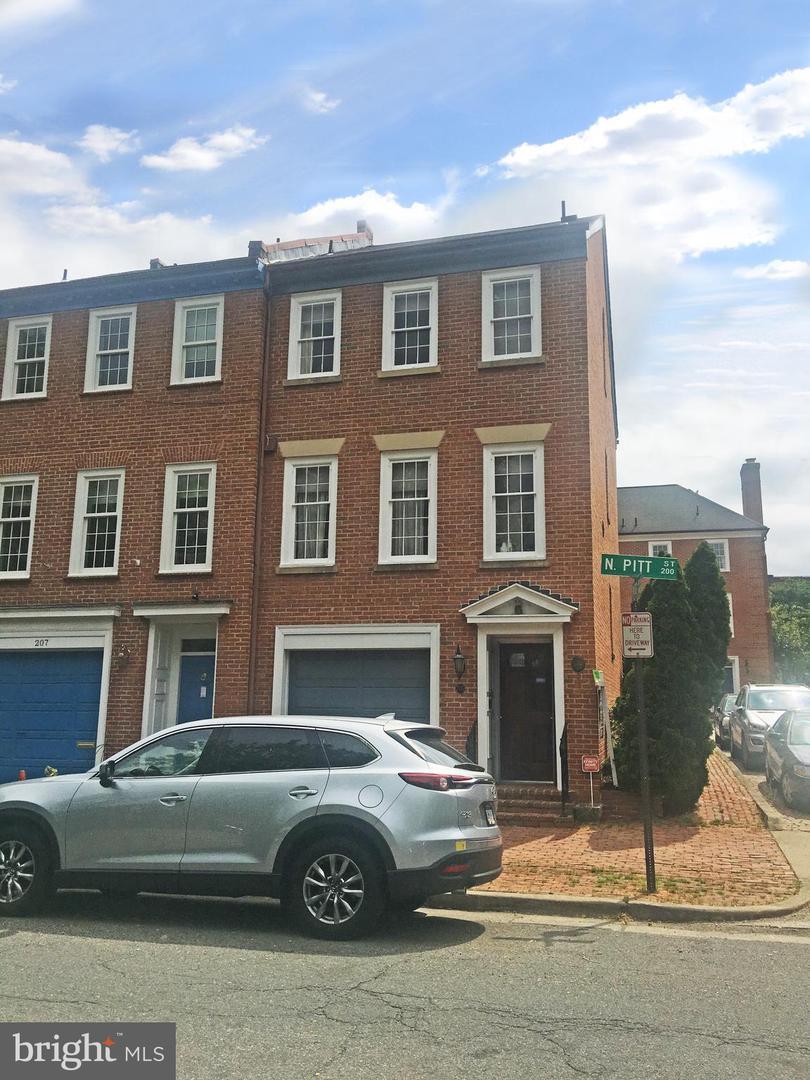 205 Pitt Street - Photo 1