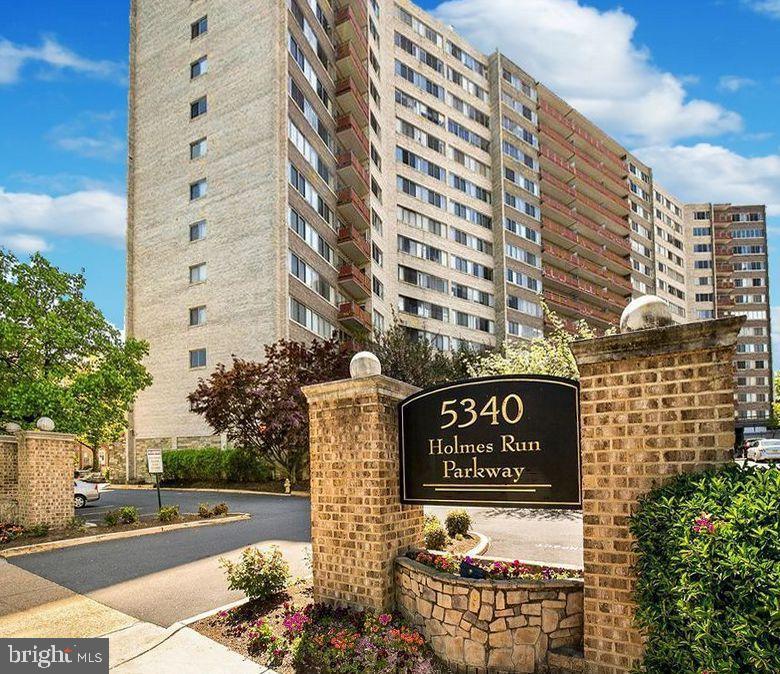 5340 Holmes Run Parkway - Photo 1