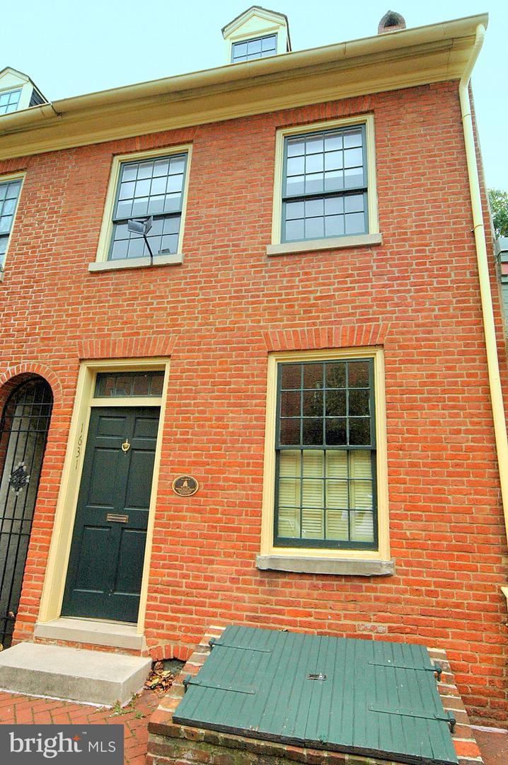 1631 Lancaster Street - Photo 1