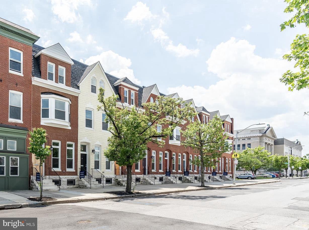 339 20TH Street - Photo 1