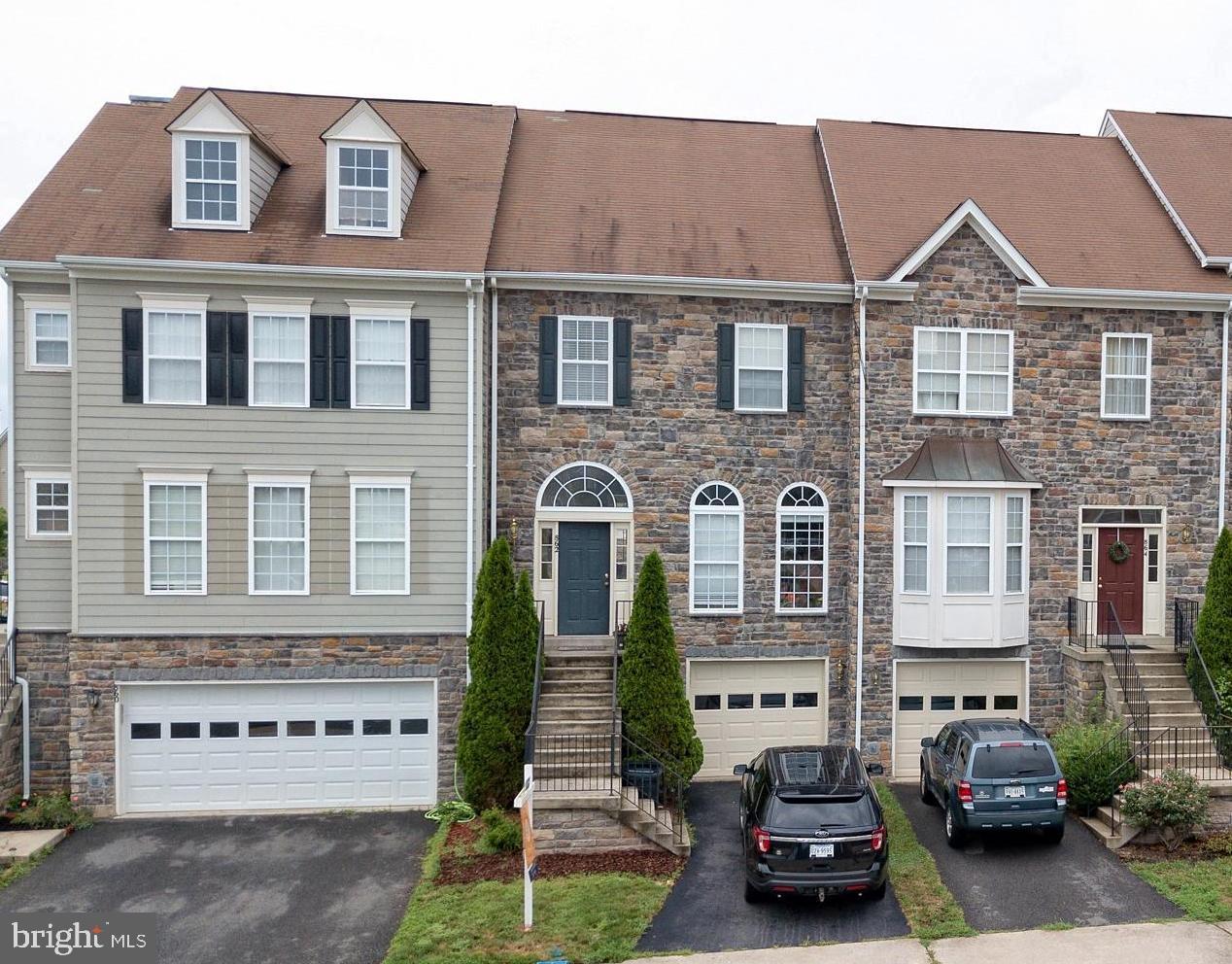 862 Stonefield Square - Photo 1