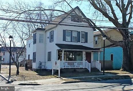 318 12TH Street - Photo 1