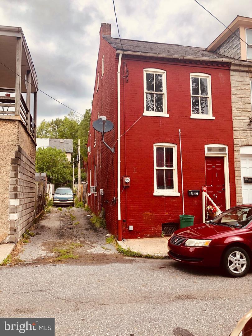 527 Spruce Street - Photo 1