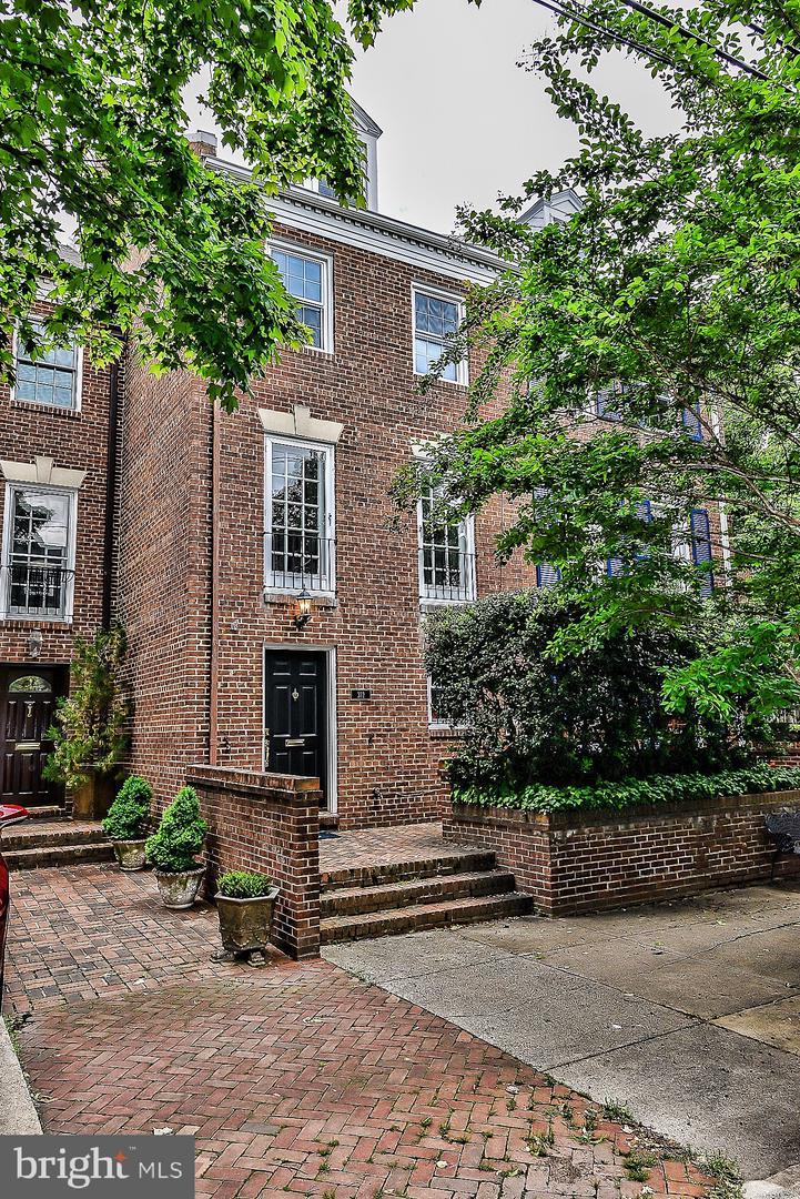 312 Pitt Street - Photo 1