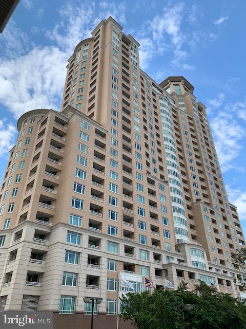 100 Harborview Drive - Photo 1
