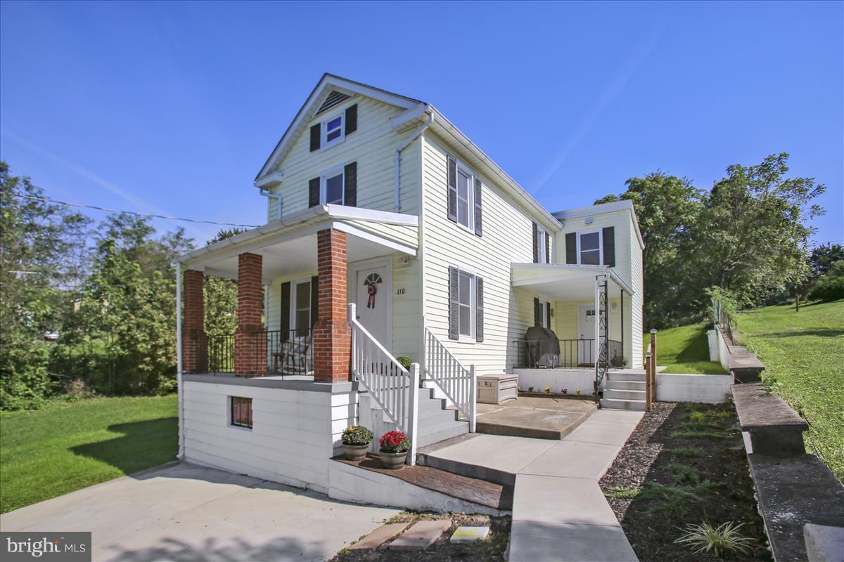 110 8TH Avenue - Photo 1
