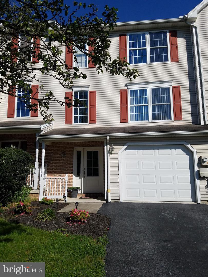 9 Keefer Way - Photo 1