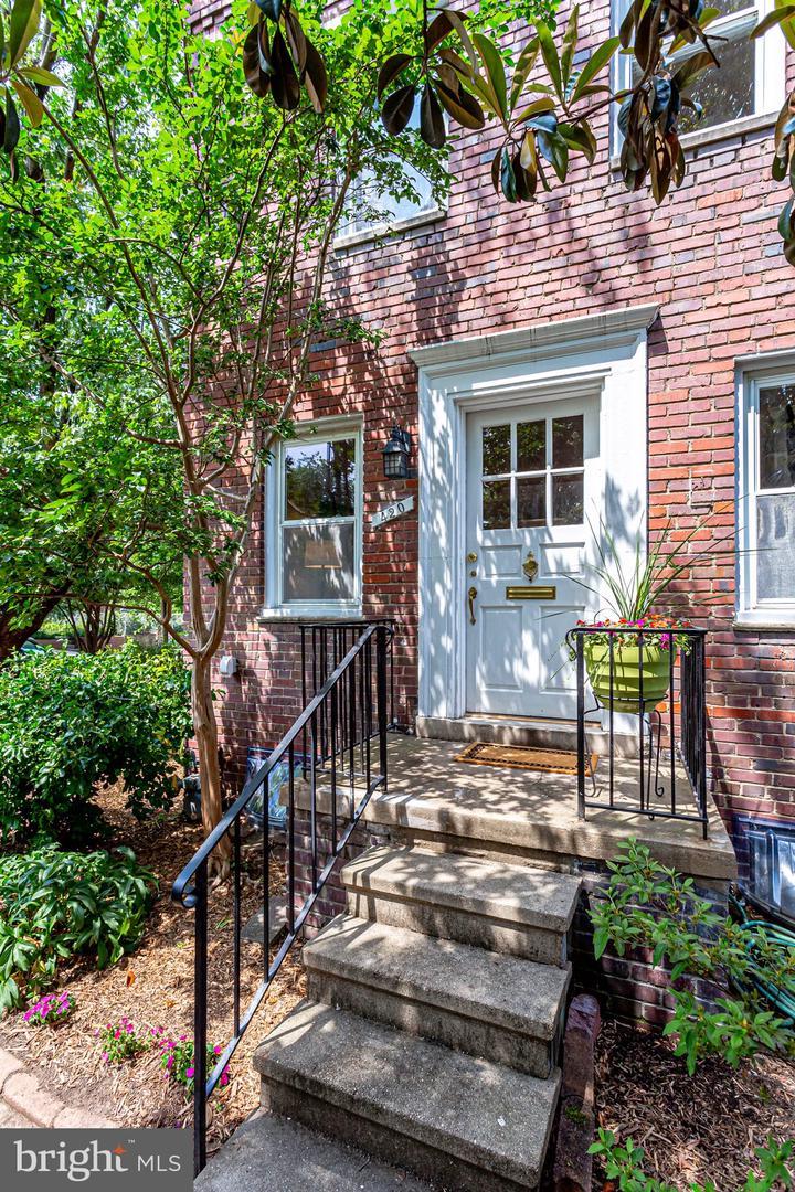 420 Earl Street - Photo 1