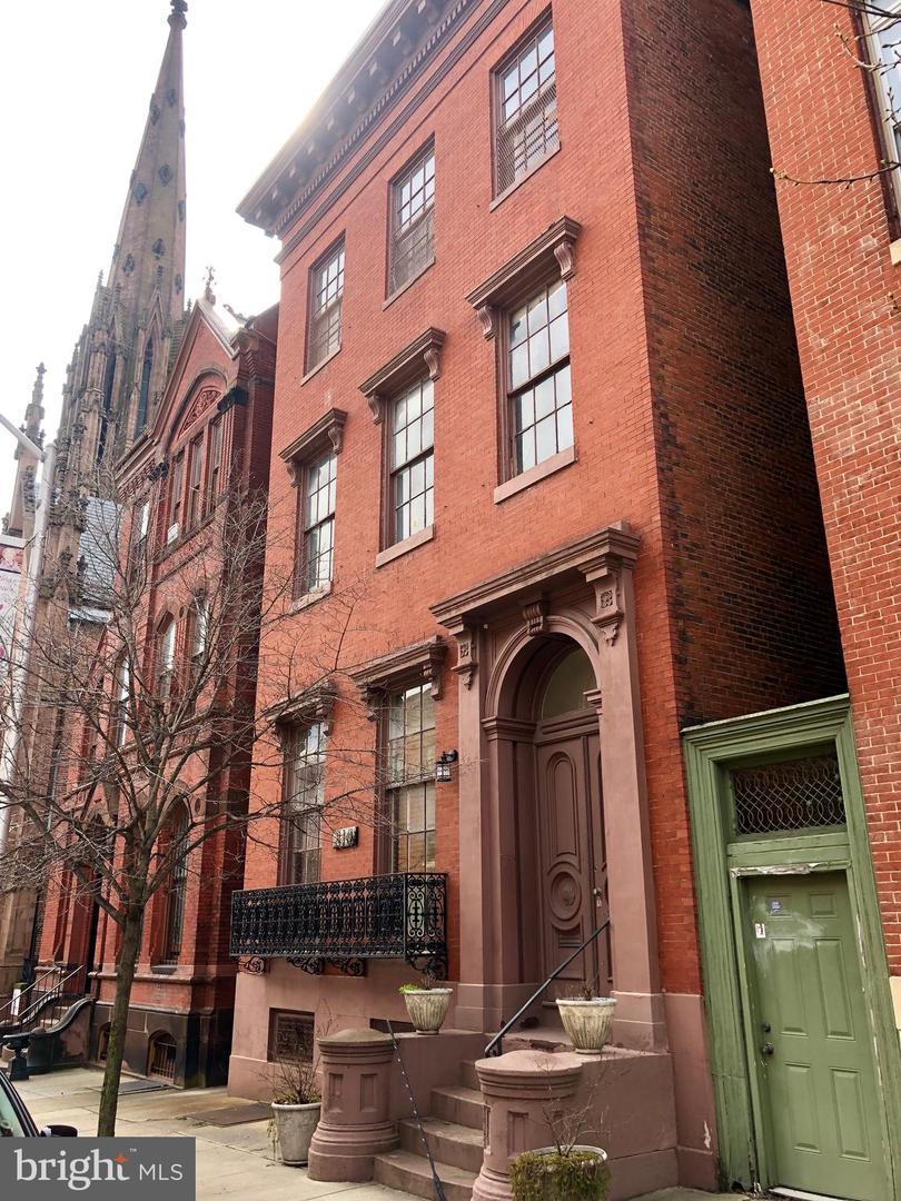 810 Park Avenue - Photo 1