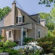 2506 Carr Avenue - Photo 1