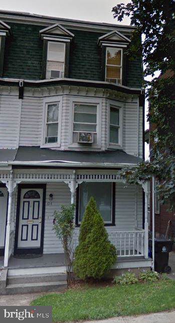 614 18TH Street - Photo 1