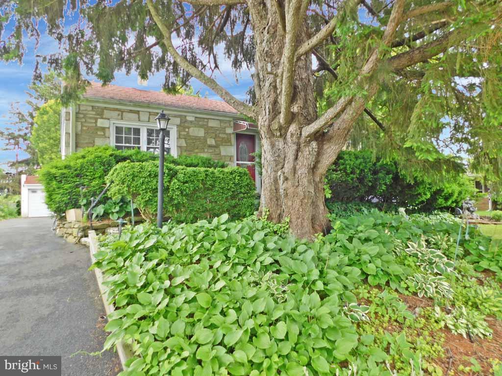 915 Wesley Avenue - Photo 1