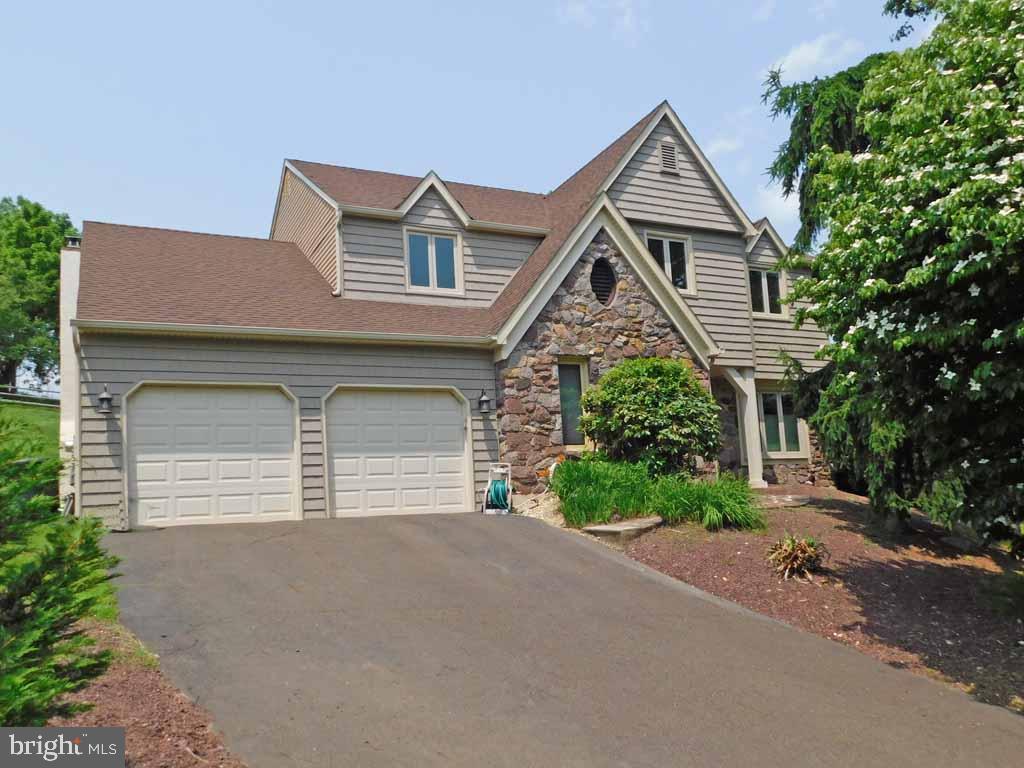 417 Fox Hollow Drive - Photo 1