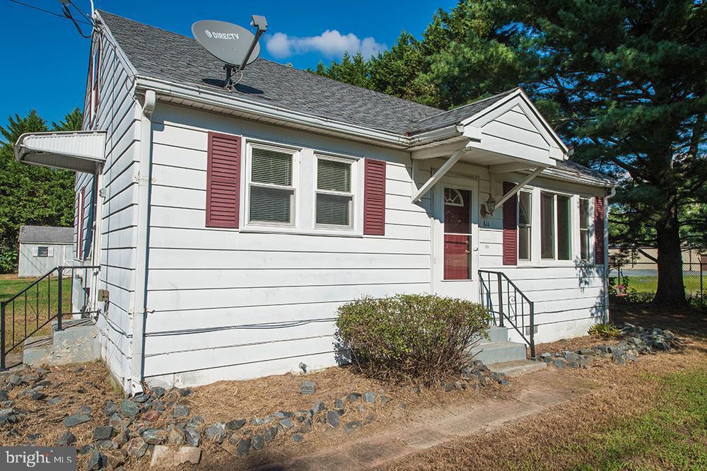 611 Lincoln Avenue - Photo 1