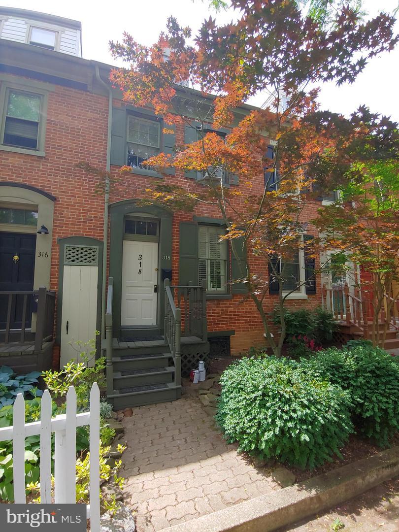 318 Newton Avenue - Photo 1