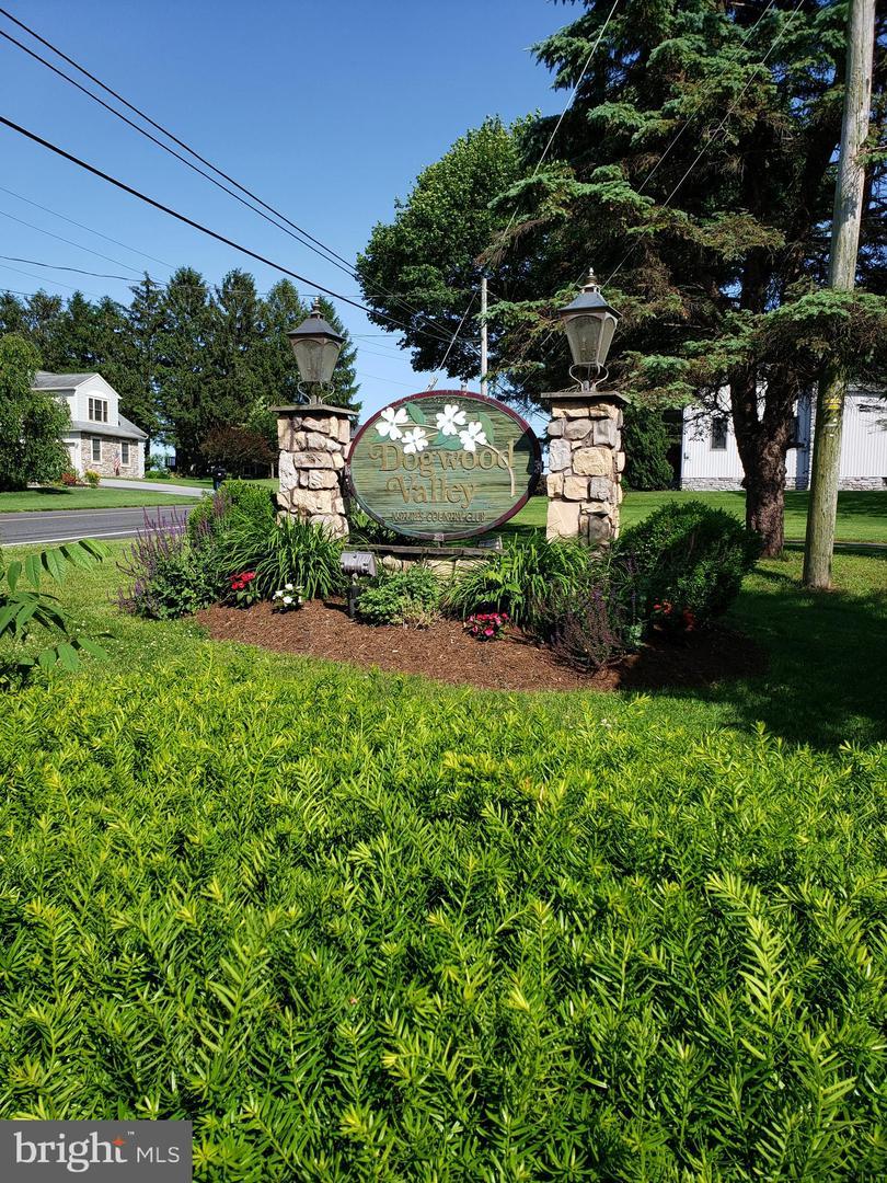33 Red Oak Drive - Photo 1