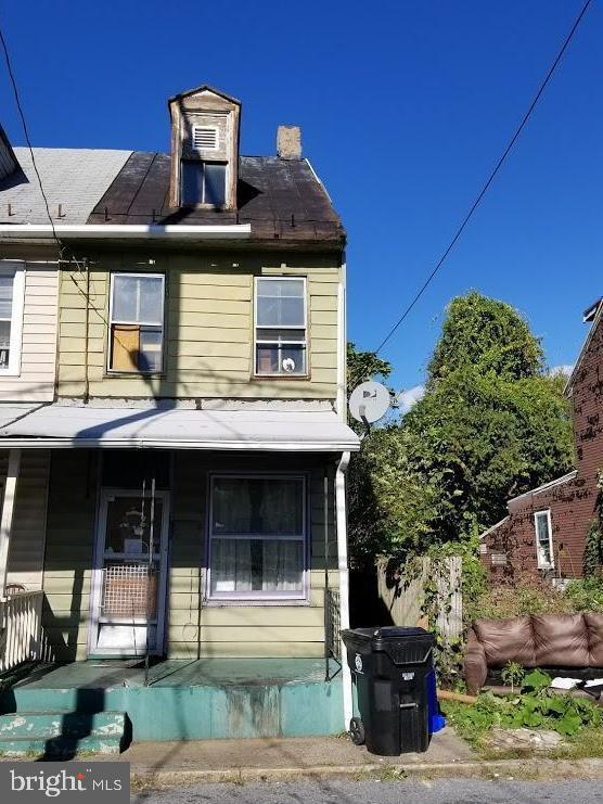 1528 Thompson Street - Photo 1