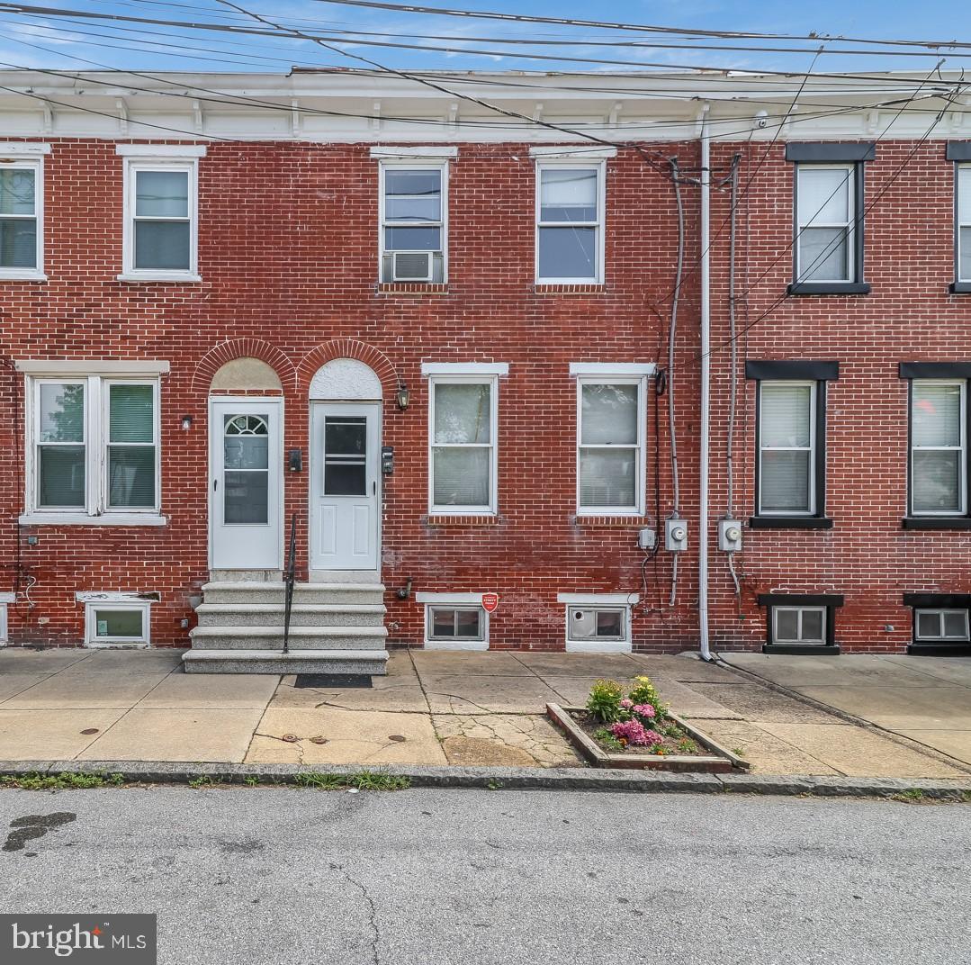 819 Clayton Street - Photo 1