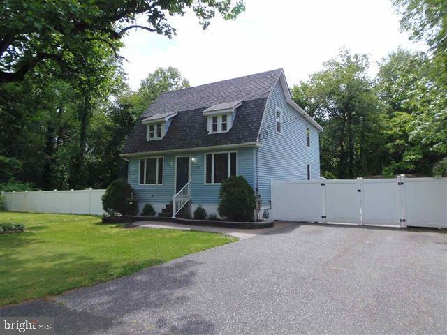224 Hamburg Avenue - Photo 1
