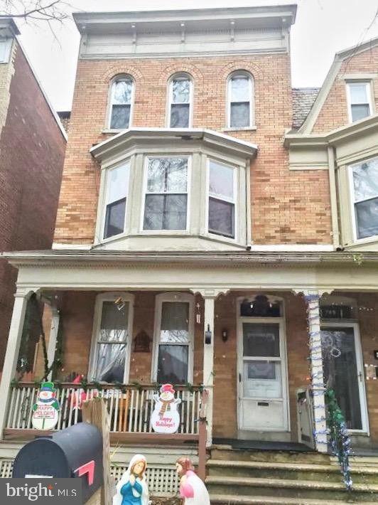 747 Queen Street - Photo 1