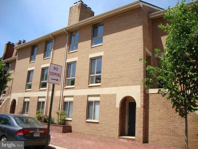 136 Barre Street - Photo 1